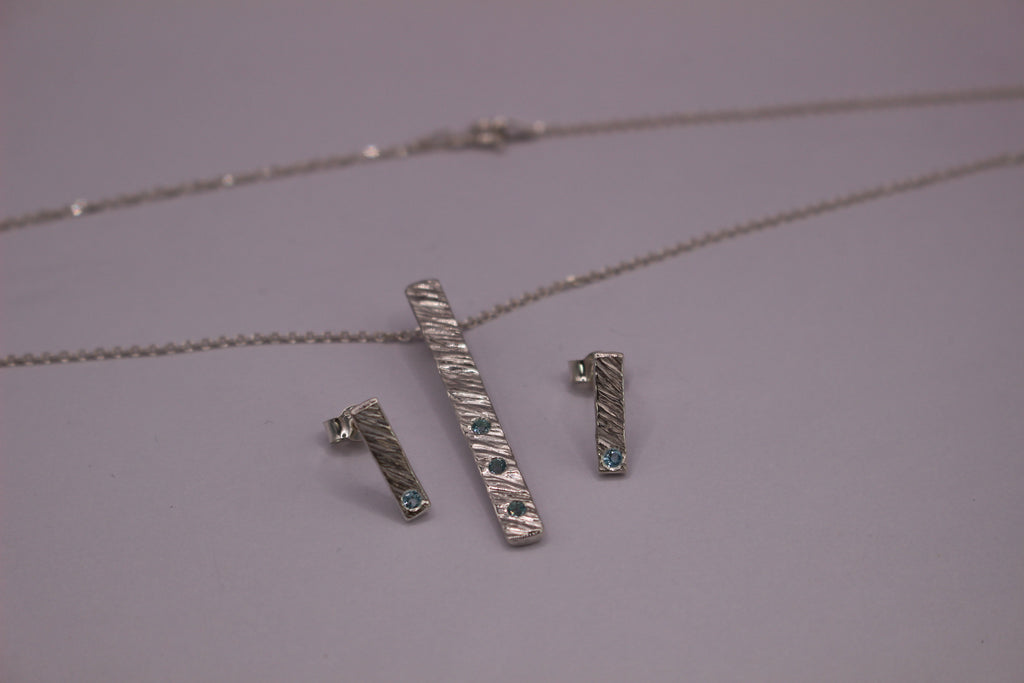 Feather Texture Natural Gemstone Necklace