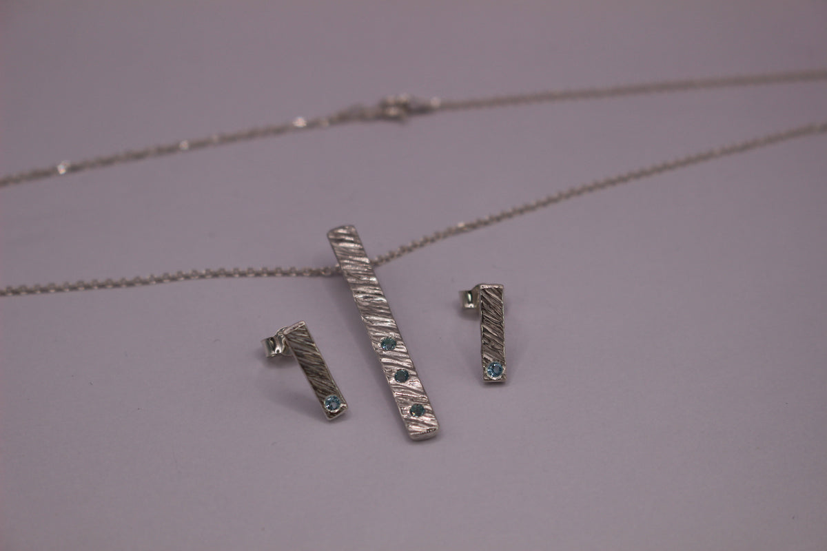 Feather Texture Natural Gemstone Necklace