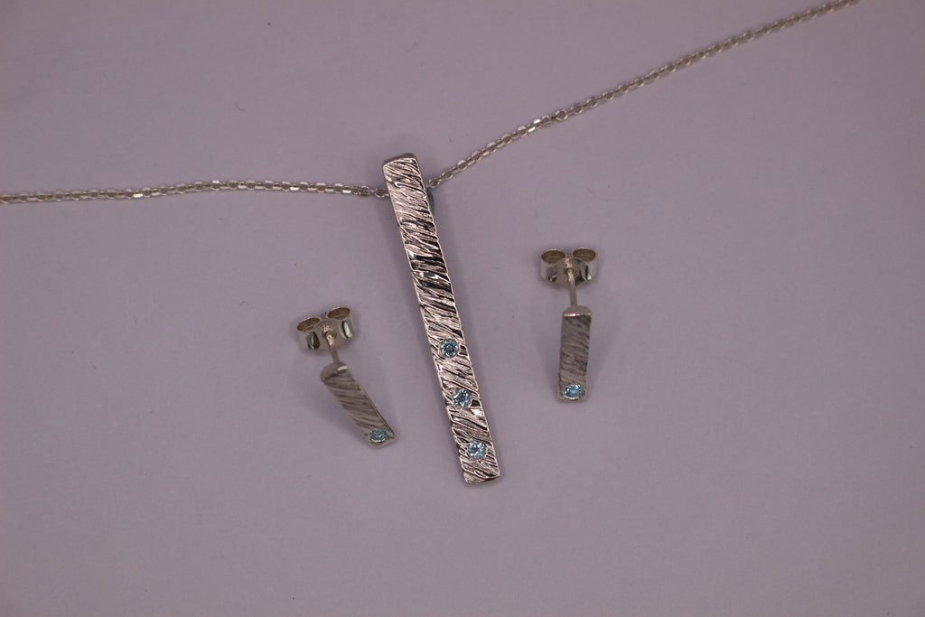 Feather Texture Natural Gemstone Necklace
