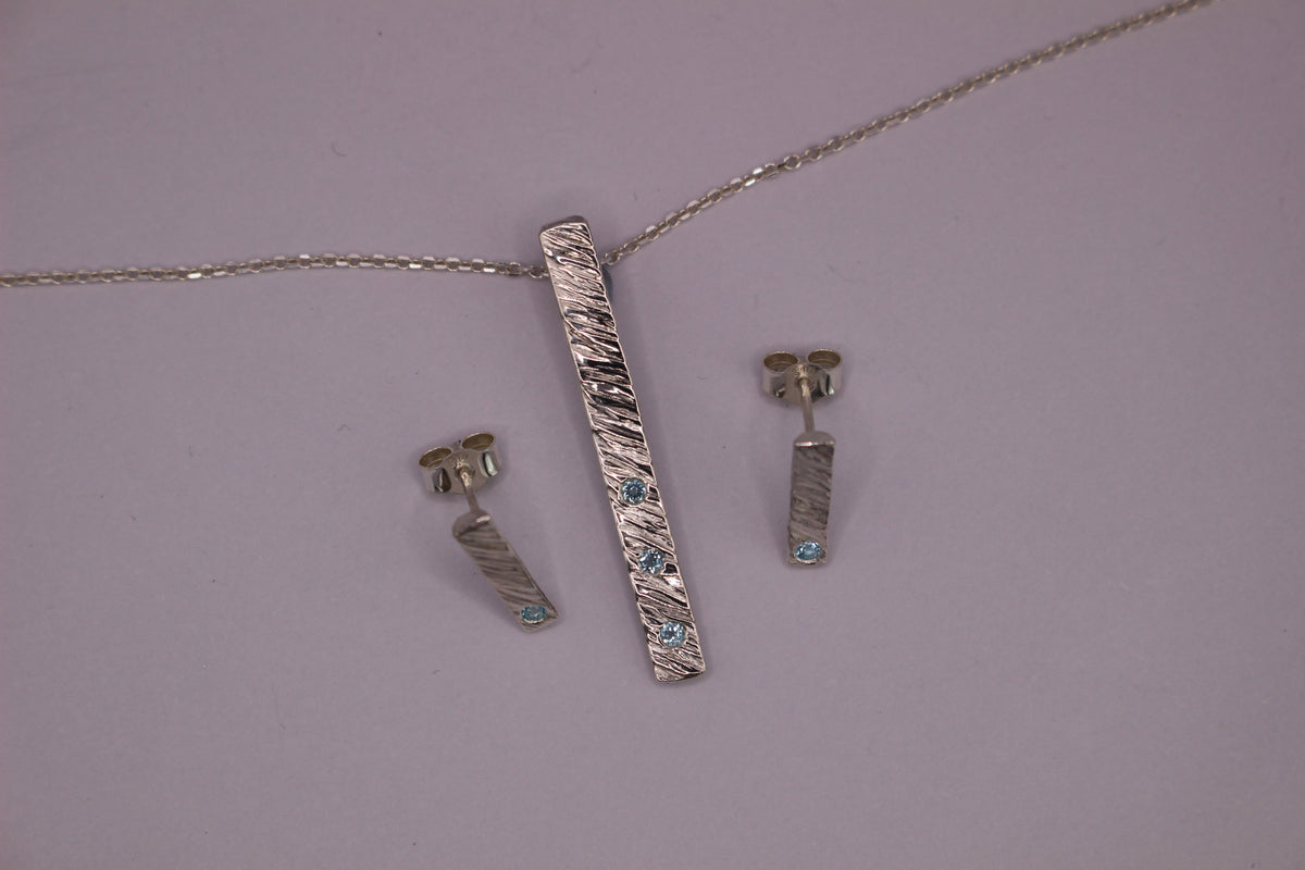 Feather Texture Natural Gemstone Necklace