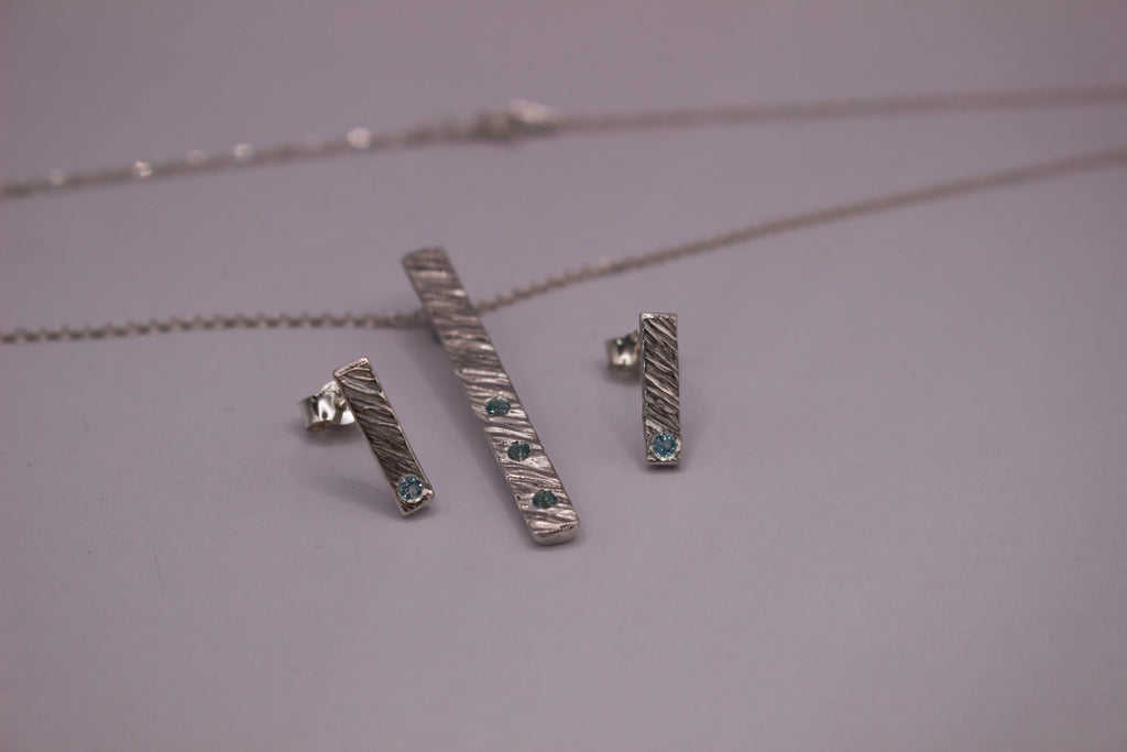 Feather Texture Natural Gemstone Necklace